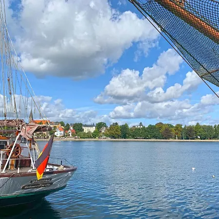 Apartmenthaus Hafenspitze Ap 24, Pier 24, Blickrichtung Offene Seebinnenhafen Nord *